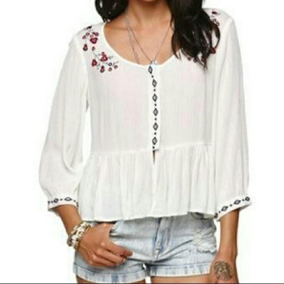Kendall & Kylie blouse - Picture 1 of 7